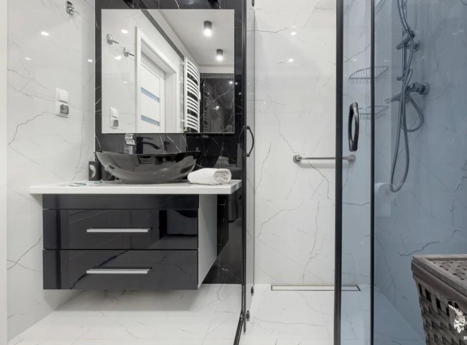 Apartment Black Miodowy Dom *